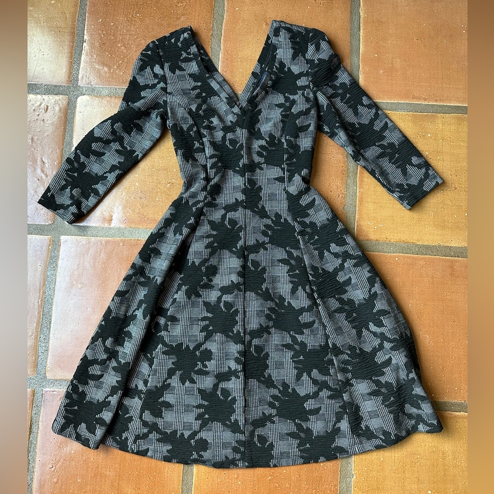 EUC Sabie Stretchy V-Neck A-Line Dress, size XS